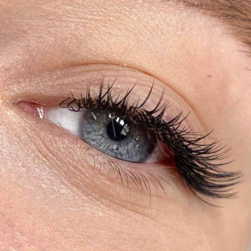 przedłużanie-rzęs
